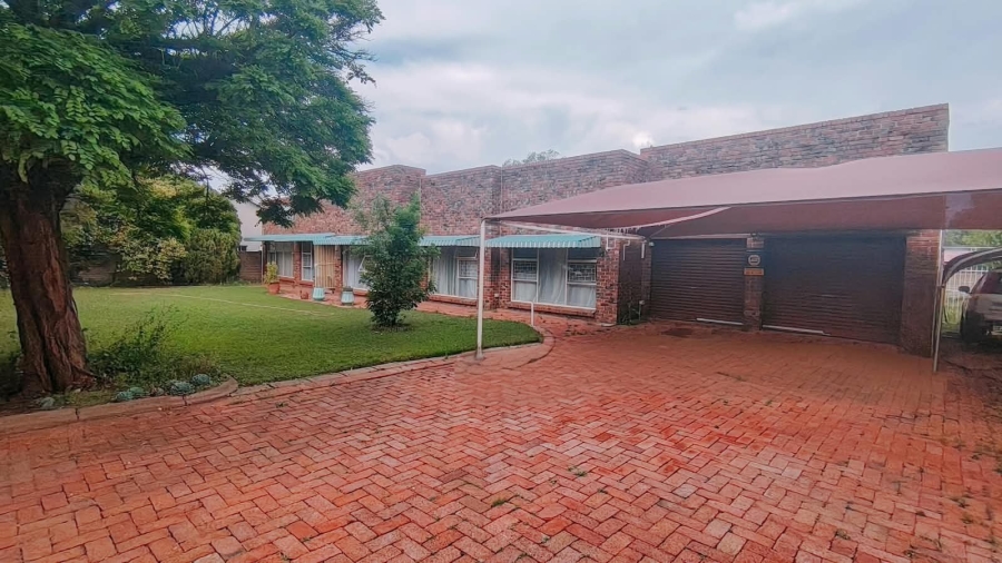 4 Bedroom Property for Sale in Pellissier Free State